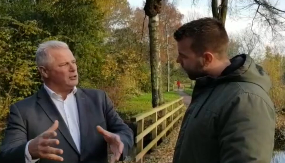 Politiebond's tweet image. De voortgang van de CAO wordt besproken in speciale overleggen met minister en korpsleiding. Vakbondsadviseur Ramon Meijerink blikt met @GerritvdKamp terug op deze overleggen in 2019. #caopolitie #monitoringsgesprekken #strategischberaad youtu.be/eBGx5Dr6etU