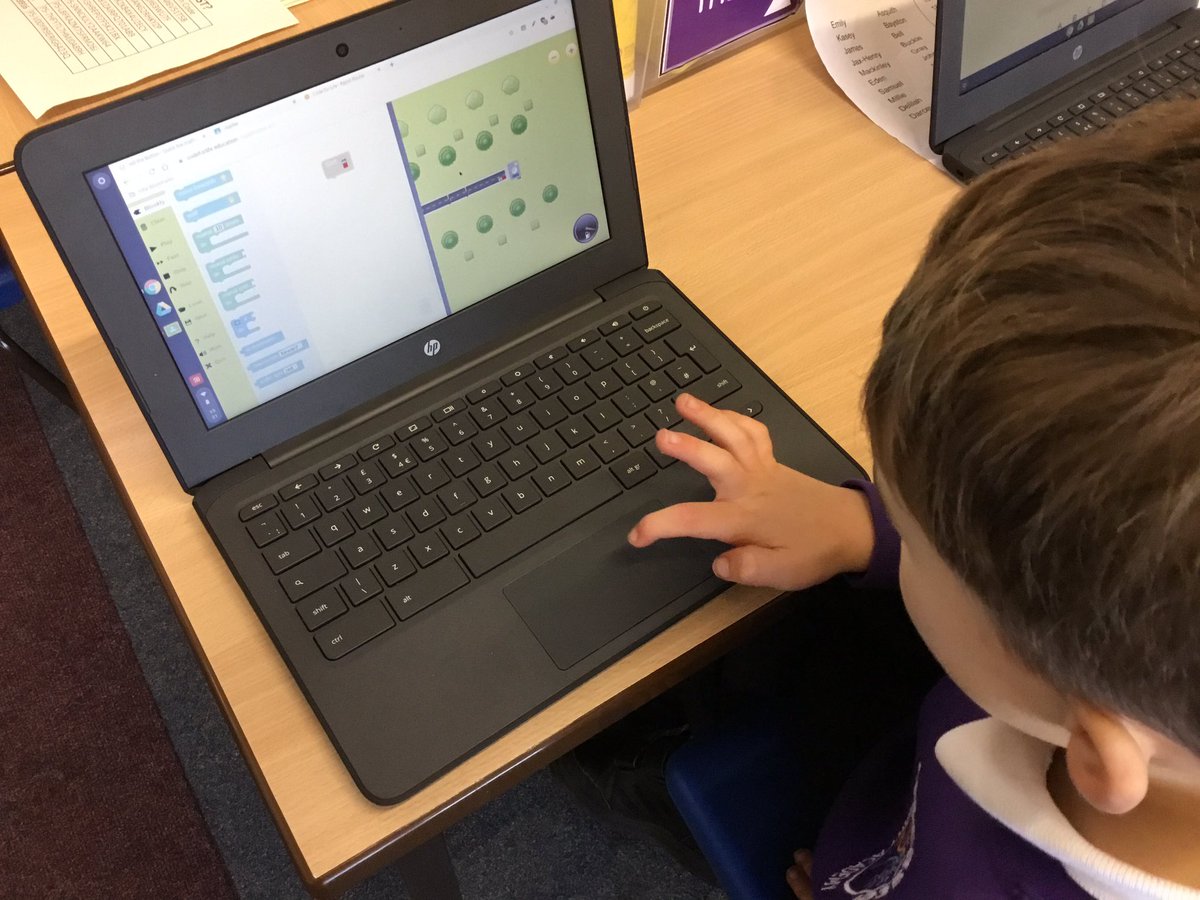 TadPrimaryAcad's tweet image. Jupiter team are creating algorithms and debugging. We love Code for Life. #computerscienceweek #codeforlife #primarycomputing