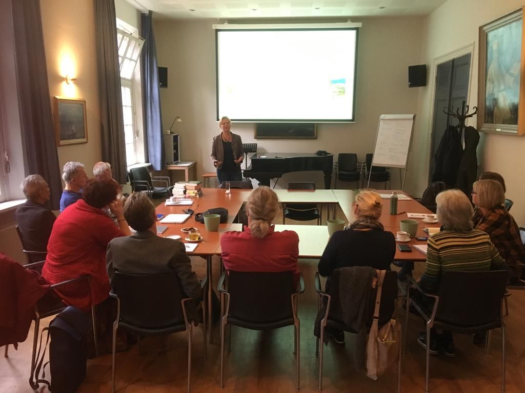 WoIPNL1's tweet photo. De tweede Abijsessie is in volle gang! Deelnemers doen in Abdij van Berne in Heeswijk Dinther nieuwe inzichten op door gastcolleges van onder andere Felix Meurders en Evelijne Bruning. https://t.co/pV8oroTYJY