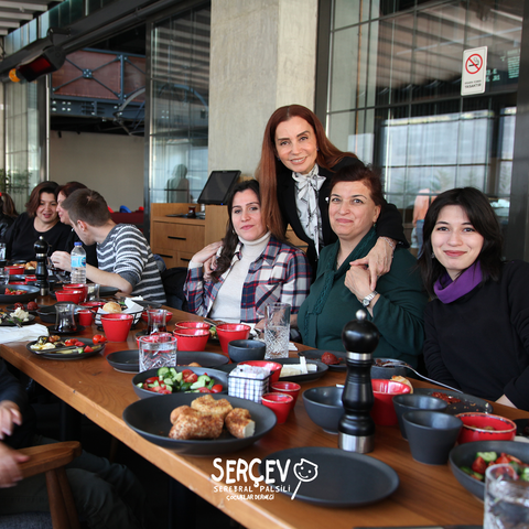 SERCEV01's tweet photo. Dünya Engelliler Günü kapsamında Camekan Coffee, Gökkuşağı İlköğretim Okulu öğrencileri ve velilerini kahvaltıda ağırladı😊 Kahvaltı organizasyonuna SERÇEV Yönetim Kurulu Başkanı ve Üyeleri, SERÇEV Meslek Lisesi ile Gökkuşağı İlköğretim Okulu yönetimleri de katılım sağladı. https://t.co/qXsC9qAmbN