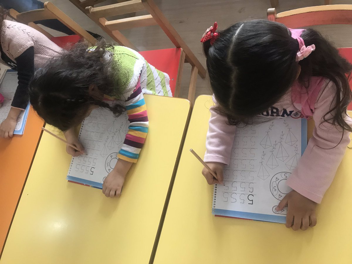 il_serpil's tweet photo. 5 rakamını tanıdık beş defa zıpladık beş defa el çırptık sonra kitabımızdan beş rakamının çizgilerini tamamladık @nilcicek @TYorulmazlar @Hasrettkcn @IErzem https://t.co/WtlPwYxsIE