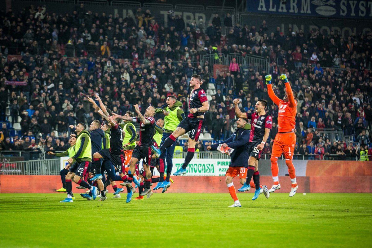AlbertoCerri27's tweet photo. Una serata incredibile!!! Grazie a tutti i miei compagni per il sostegno 💪+3 Avanti cosi! #forzaCasteddu 🔴🔵 https://t.co/trbErQTTCk