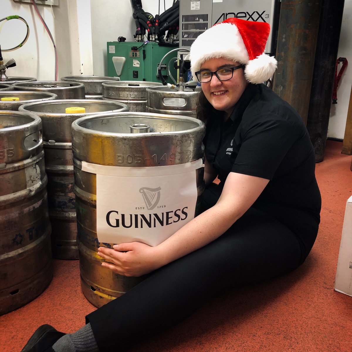 eatatHope's tweet photo. Today #GarytheElf possessed Ellen 😱

Luckily for him, #EllentheElf shares his passion for drinking in the afternoon 🍺 and wouldn’t let go of this keg of Guinness once she found it! https://t.co/LpnmGFGWWK