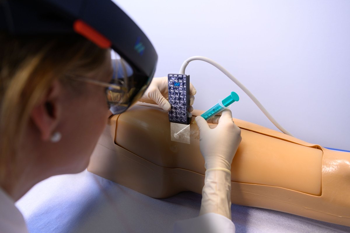 IncremedAG's tweet photo. Visit us today at #RSNA19! Join the presentation of PD Dr. med. Nadja A. Farshad-Amacker about „Augmented reality in-situ visualization for ultrasound-guided interventions“ at 11:20h in room E450A and experience a demo of #sonoeyes at booth 6563B1 in the North building - Hall B. https://t.co/C8I5nqBKiM