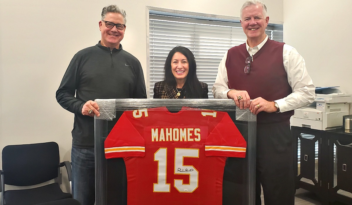Mark One Electric (@markoneelecco) on Twitter photo THANK YOU to <a href="/Chiefs/">Kansas City Chiefs</a> Ambassadors, John Lohmeyer & David Lindstrom, for bringing this awesome gift to <a href="/RosanaBiondo/">Rosana Privitera Biondo</a>! Signed by <a href="/PatrickMahomes/">Patrick Mahomes II</a> himself. 🥰 #ChiefsKingdom THANK YOU to <a href="/Chiefs/">Kansas City Chiefs</a> Ambassadors, John Lohmeyer & David Lindstrom, for bringing this awesome gift to <a href="/RosanaBiondo/">Rosana Privitera Biondo</a>! Signed by <a href="/PatrickMahomes/">Patrick Mahomes II</a> himself. 🥰 #ChiefsKingdom