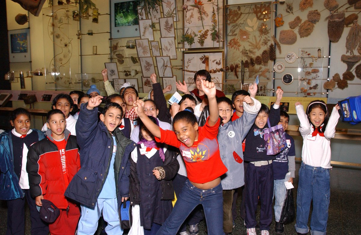 AMNH's tweet photo. Why donate on #GivingTuesday? A generous family is offering to match contributions! In the past year alone the Museum hosted thousands of New York City school and camp groups—at no charge. Your gift allows students to experience the excitement of science: https://t.co/PVWXVgUgRT https://t.co/Xk8yQq9EUD