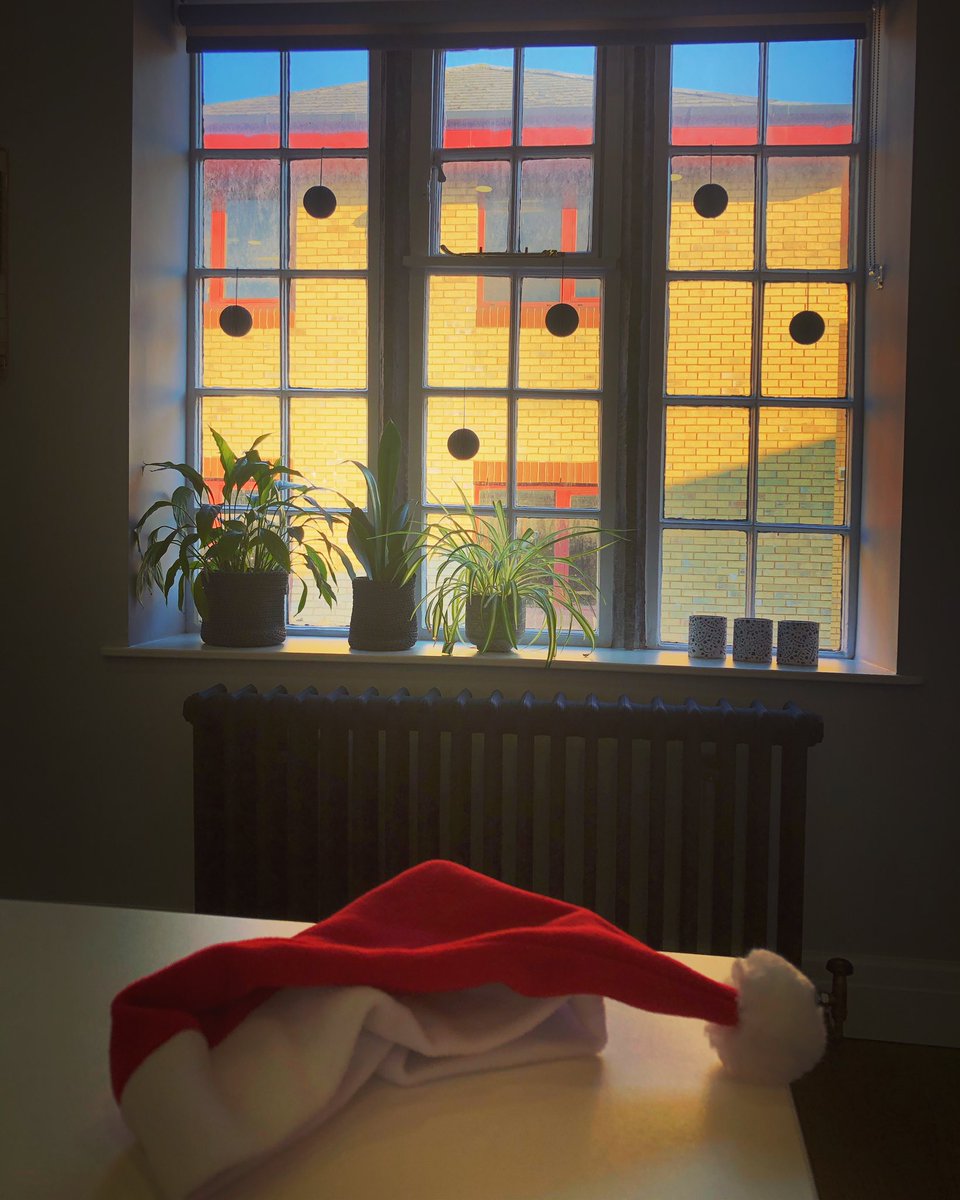 Boo_HQ's tweet photo. The #festive decorations are up at Boo HQ! When is tinsel totally acceptable? When itβs rose gold, of course #christmas #christmasdecor #tinseltimeππ
πΌ @LBTownHall https://t.co/5X0LgRFRsz