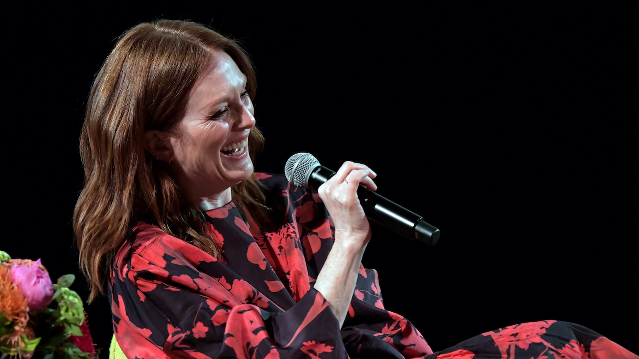 Wishing a very happy birthday to this past April\s honoree, Julianne Moore! 
