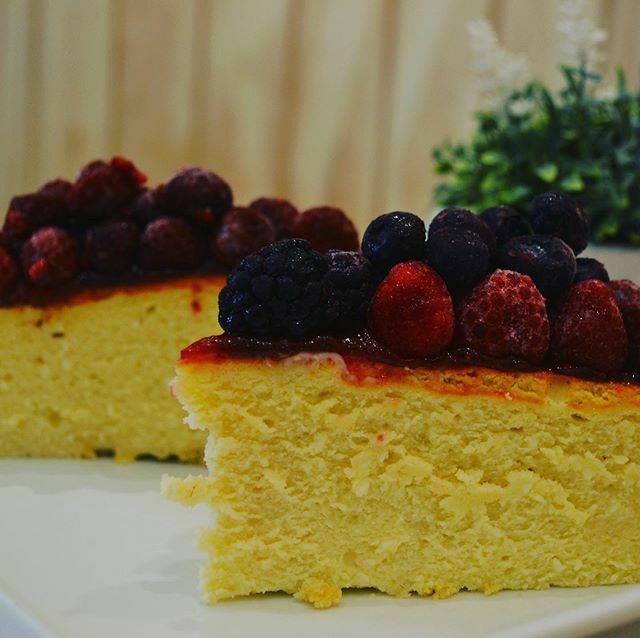 RenacaBeachClub's tweet photo. #Cheesecake #Berries un #Must de @pasteleria_biella 🤤

Ven a conocer nuestra amplia carta de Cheesecake en 🎯Hannover 5583, #Ñuñoa Sector Plaza Egaña, esquina Ossa Sur.

Llegamos a ti por @ubereats_chl @rappichile @pedidosya.cl 
#Pasteleria #Panaderia #Cafeteria #BiellaLovers… https://t.co/MHS3GmTymZ