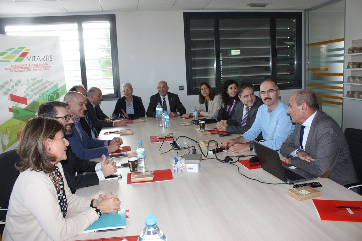 Junta Directiva con <a href="/Beaescur/">Beatriz Escudero Rubio</a>, <a href="/Pharmadus/">Pharmadus Botanicals</a>; <a href="/IsabelVasserot/">Isabel Vasserot1</a>, <a href="/AzucareraES/">Azucarera</a>; <a href="/Campofrio_Corp/">Campofrío Corp.</a>; <a href="/rroblesdell/">Roberto Robles</a>, #Lactiber; <a href="/lince_grupo/">Grupo Lince</a>; <a href="/JavierLabarga/">JLabarga</a>, <a href="/CETECE_NET/">CETECE</a>; <a href="/isaresina/">Isabel López Resina 🌾</a>, <a href="/Santa_Teresa/">Santa Teresa Gourmet</a>, @Calidad_Pascual; #ViverosCampiñas;  @PedroRuizPCR , <a href="/PagoCarraovejas/">Pago de Carraovejas</a> y <a href="/JesusJCarnero/">Jesus Julio Carnero</a>