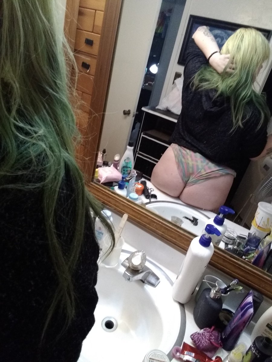 MayhemMissx's tweet photo. Someone cum smack this ass 🖤😘 https://t.co/GTxFaTF73F