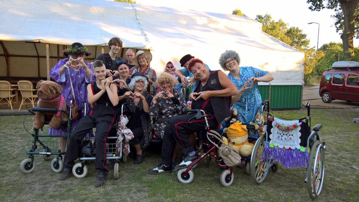 Gezocht: Artiesten straattheater! Ervaren of beginner, straattheater maken bij Fabriek Magnifique kun jij ook! We zoeken groepen en individuen die het leuk vinden om mee te doen. Zaterdag 12 januari is er een eerste workshop voor belangstellenden. bit.ly/2Yd5qvl