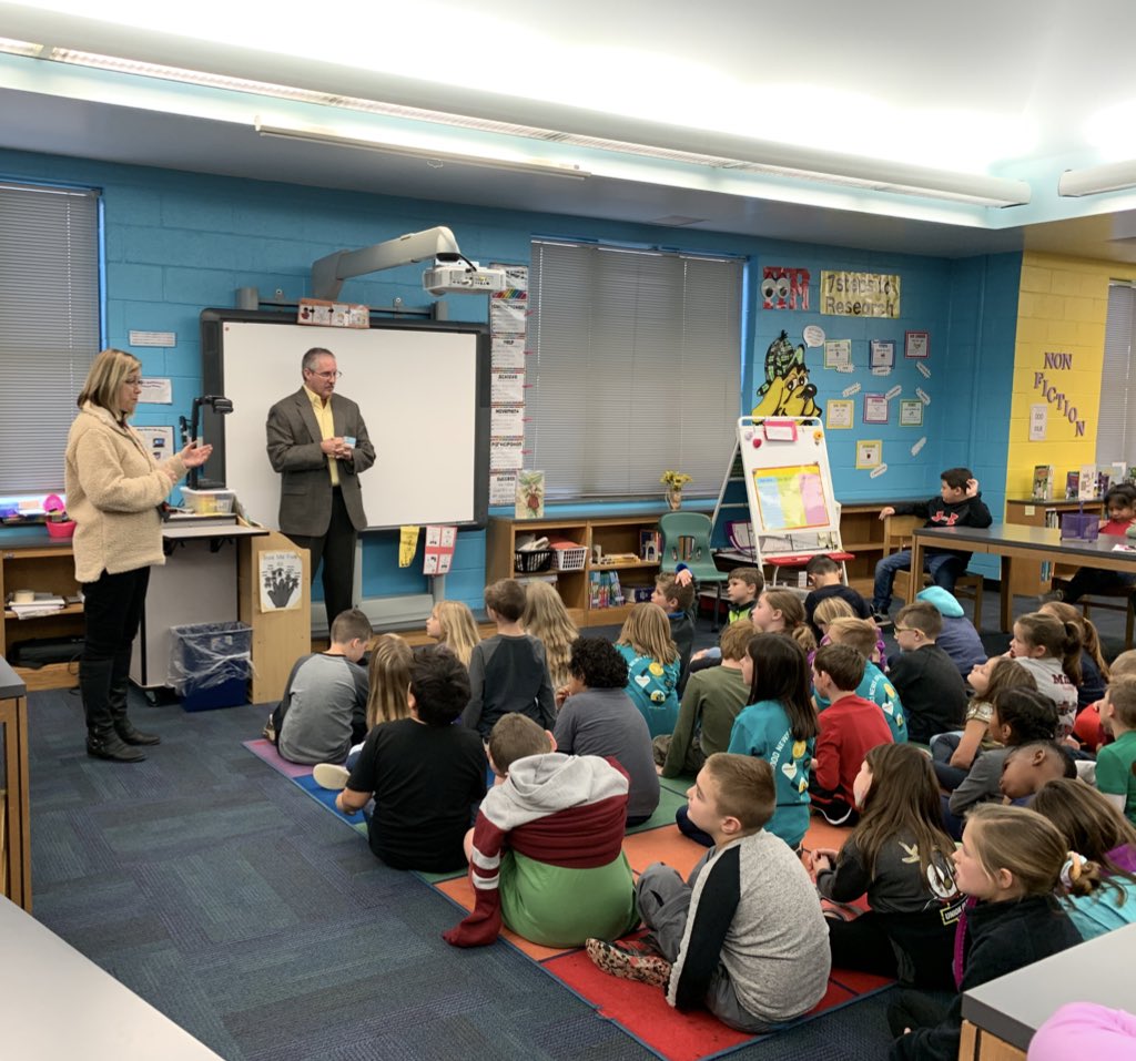 emilymphillips2's tweet photo. A big thank you to Mr. Smith, Marshville’s mayor, for coming out to teach us about what the mayor does! You’re a real life hero! #EmpowerED #PBL @UnionESNC @AGHoulihan https://t.co/EEbkWaRloa
