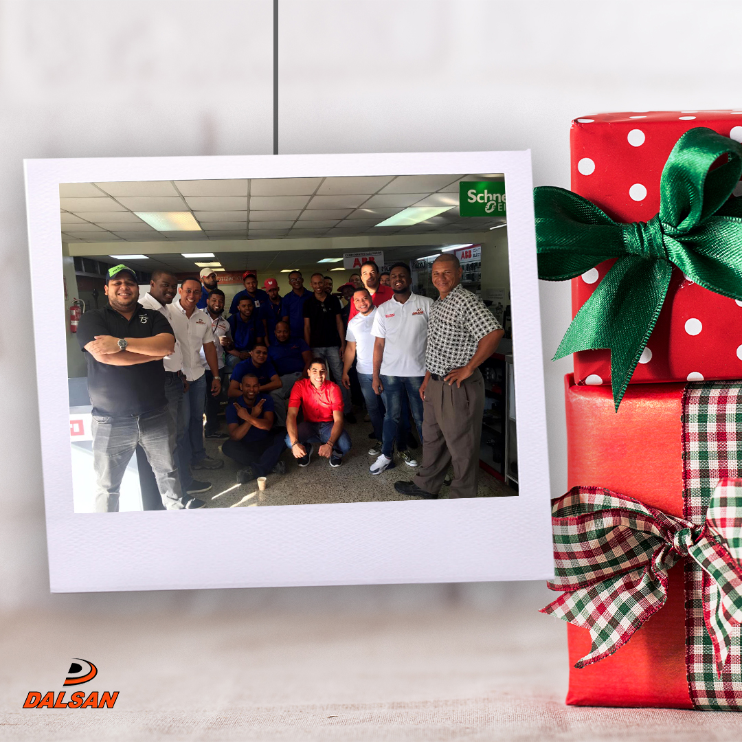 El dia de ayer recibimos con regocijo el mes oficial de la Navidad, compartimos en familia y celebramos esta maravillosa época. Nuestra gran familia les desea que estas navidades sean de paz, amor y alegría para todos. Feliz Navidad y próspero 2020!!
#navidaddalsan  #felicidades