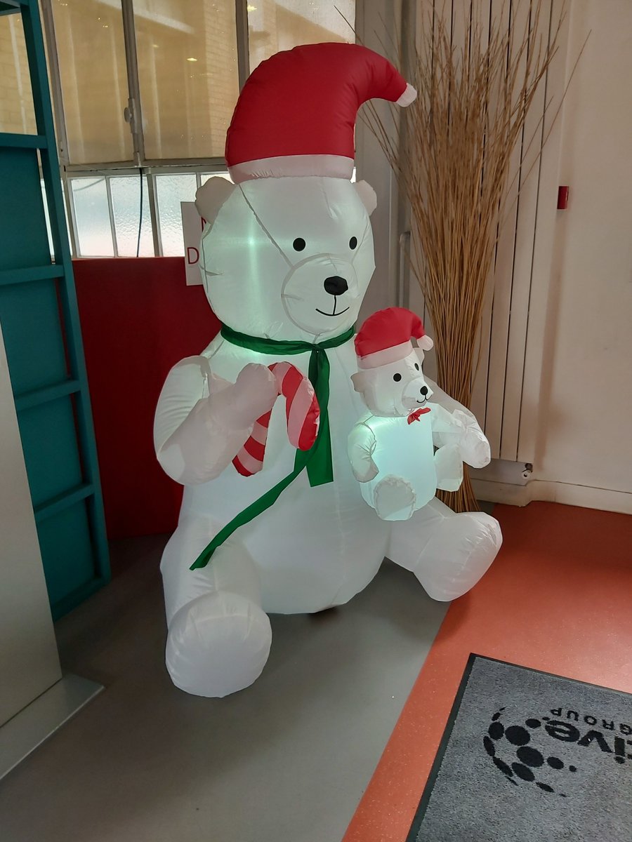 sciences_u's tweet photo. Le campus Sciences-U Paris - Montrouge vous souhaite de joyeuses #fêtes de fin d'année !
Merci à la formidable team du #BDE d'avoir été l'artisan de ce bel ouvrage qui en a émerveillé plus d'un !
#CAMPUS #étudiants #formation #bachelor #mastère #noël #nouvelan https://t.co/txFVCnjbKm