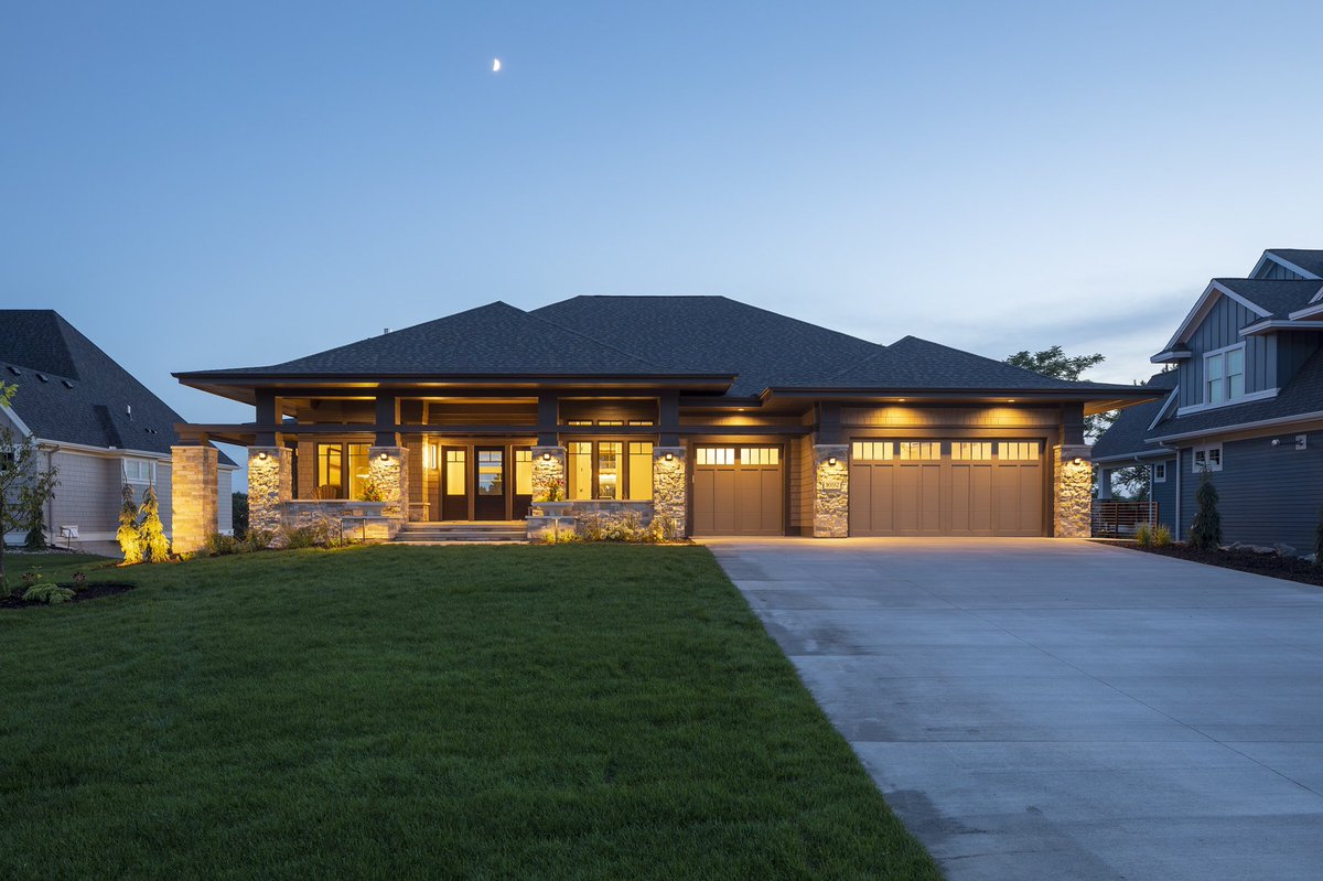 RoyalGolfClubMN's tweet photo. Our #RoyalDevelopment is featured on billboards throughout the month!

Interested in building your dream home?

Schedule your private tour today:  (651) 505-9066

📸: @hartmanhomesinc 

#royalgolfclubmn #royaldevelopment #luxuryrealestate #custombuild #realestate #lakeelmo https://t.co/aNwuRXlC0R