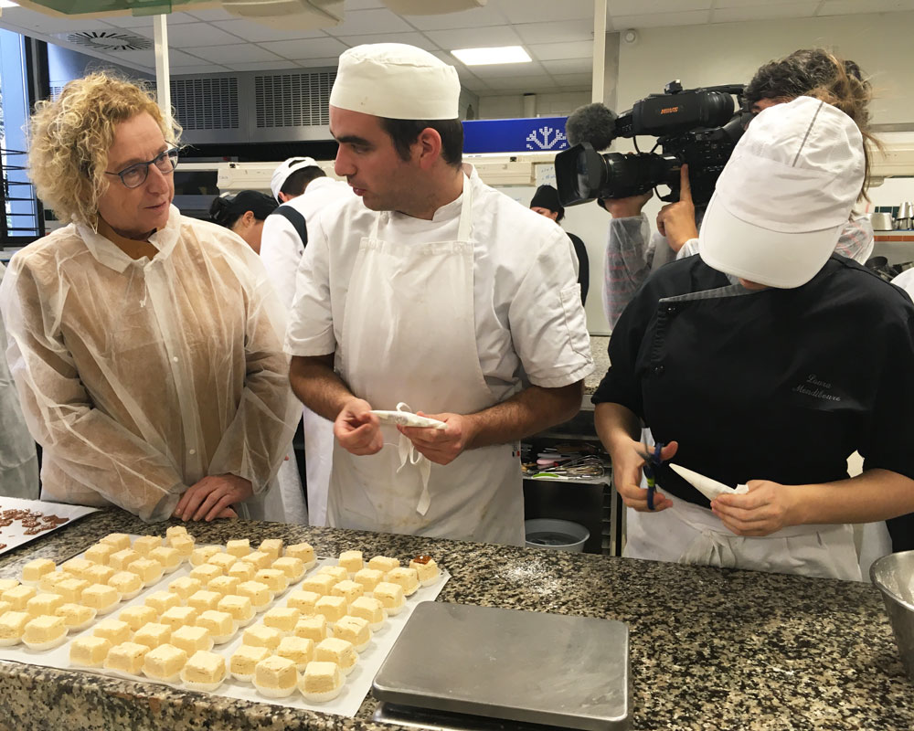 mondedartisans's tweet image. "Les chiffres de l'#apprentissage sont une bonne surprise, cela signifie que ça répond du côté des jeunes !" Retour sur la visite de la ministre du Travail à l'Université des métiers des Pyrénées-Atlantiques @udm64 bit.ly/2r02qXa