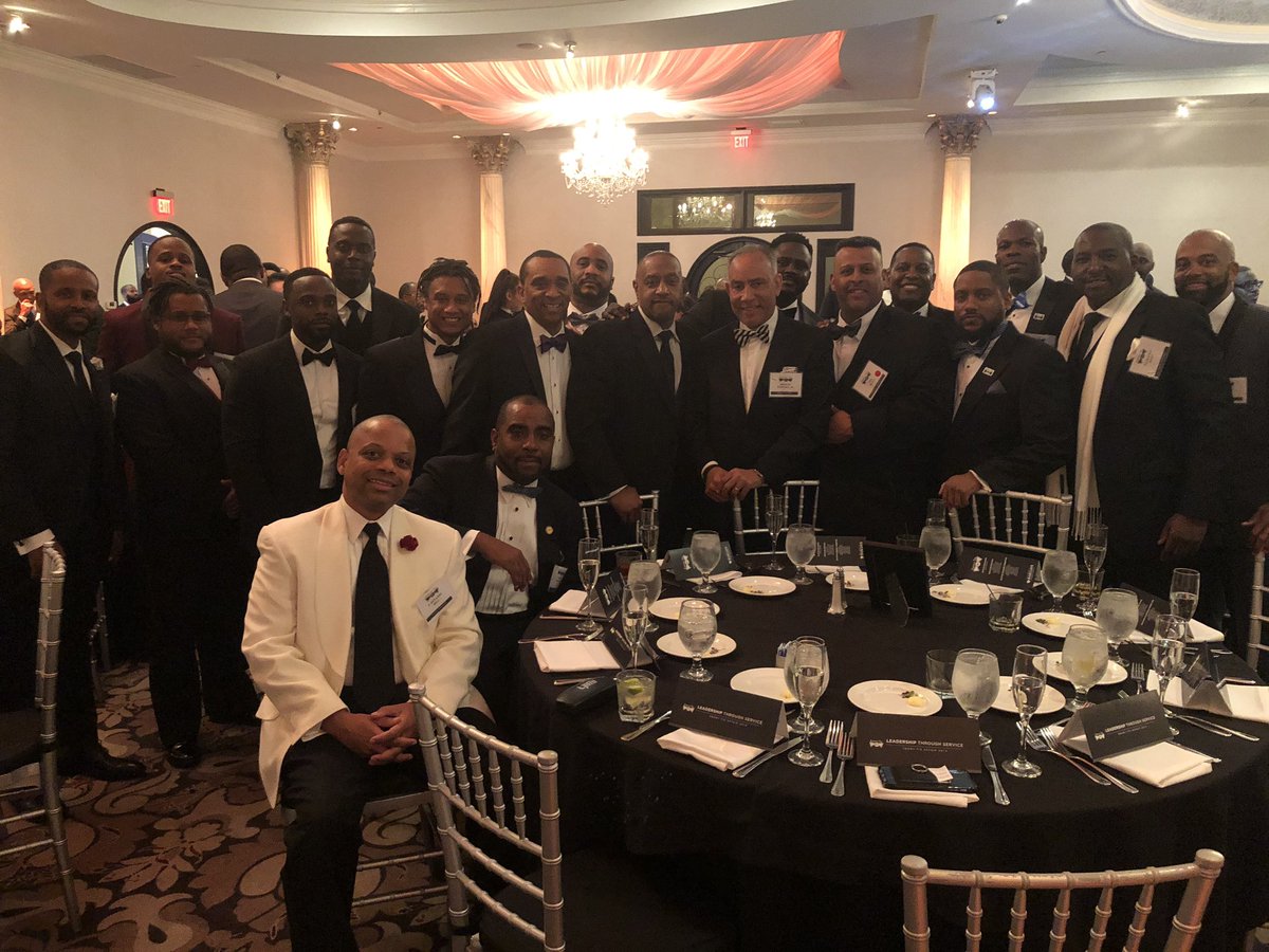 TonyEdw87351401's tweet photo. DuPont well represented at this year’s Ebony Tie Affair in Wilmington, Delaware. Had an opportunity to network with students from Delaware State University and Lincoln University. https://t.co/tqbIuRuRQp