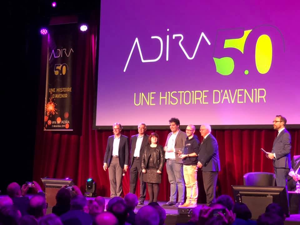 DataGeniusFR's tweet photo. Très honorés d'avoir reçu le premier prix du challenge Innov'ADIRA, organisé à l'occasion des 50 ans de l'@ADIRA_asso . 

Ce prix vient primer @AI_Compare (https://t.co/zyKsXRjak7), notre solution de référencement et de benchmark de solutions d'Intelligence Artificielle ! https://t.co/88KC6oF5iY