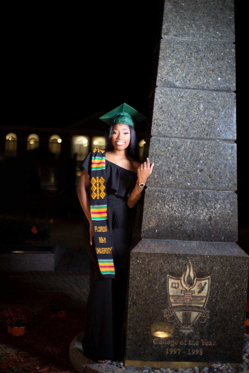 Lesshhhhhhh's tweet image. Who would have thought that this lil girl from the hood would do good she done made it this far ?
All the places youll go if you really really want it ain't nobody had to tell me grind hard 💪🏼🎓🙏🏼💙#FAMU #Famu19 #GradSzn