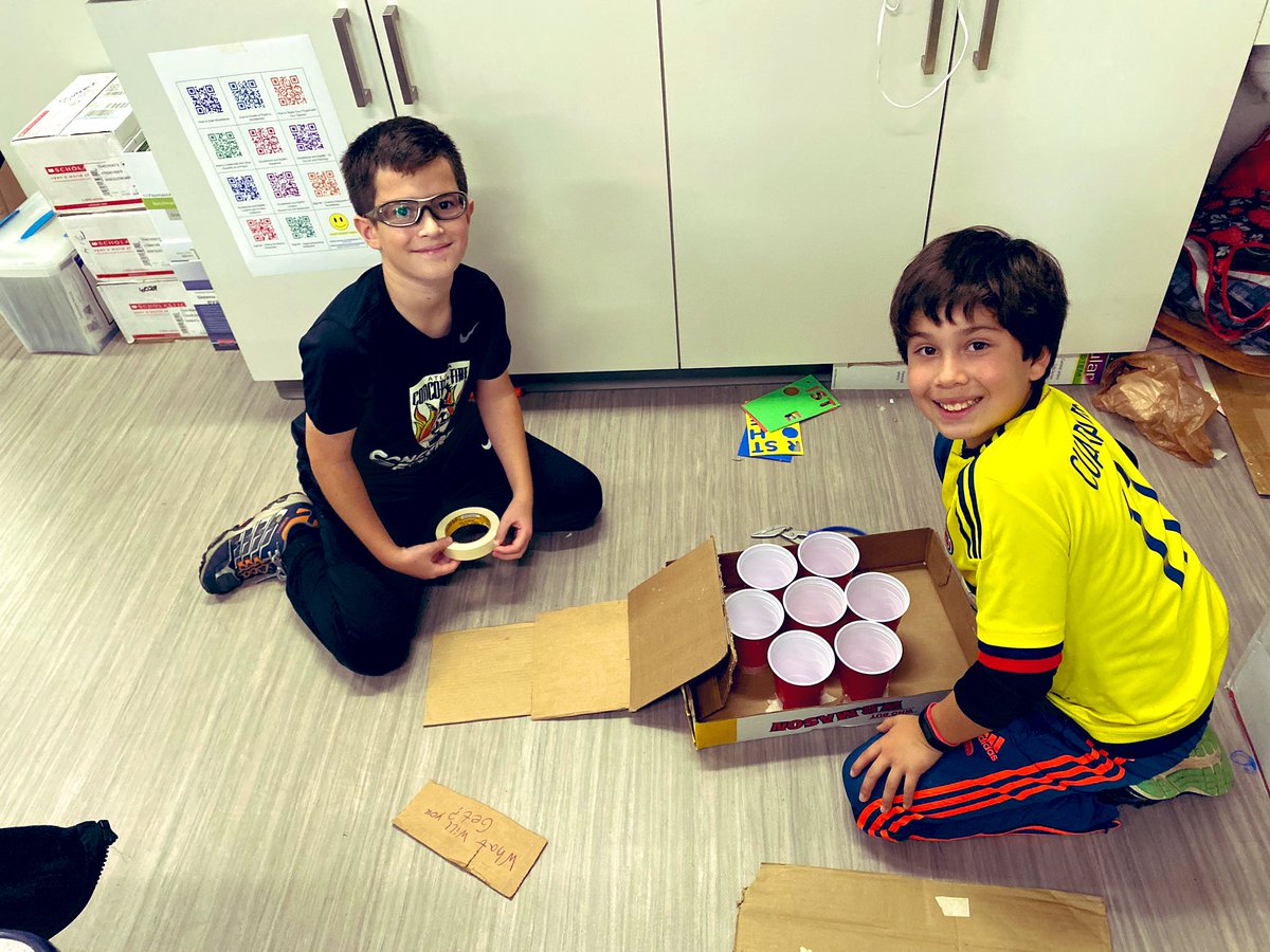 KA_teach's tweet image. We got to spend all day making games from recycled materials for our @AisHorizons Holiday Party! Everyday should be this fun! #dayofaction #aislearns #GivingTuesday