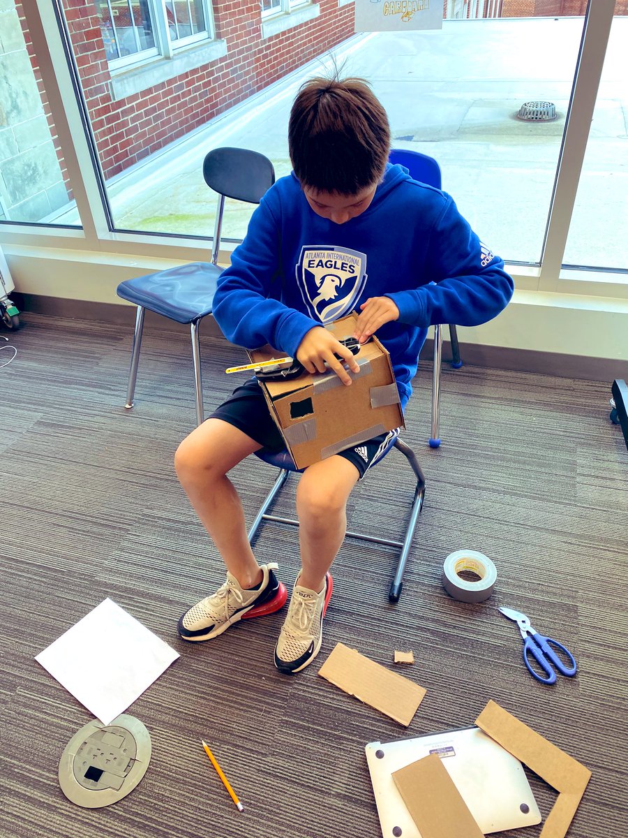 KA_teach's tweet image. We got to spend all day making games from recycled materials for our @AisHorizons Holiday Party! Everyday should be this fun! #dayofaction #aislearns #GivingTuesday