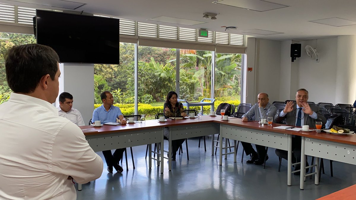SENAQuindio's tweet photo. @ccaralvar @nestor_jimenezs @jdgiraldoll @NormaPlazas @EstradaCarlosM @Anstrong14 @SENAComunica El gobernador electo aseguró que el @SENAQuindio será un aliado clave para el plan de desarrollo departamental. #SomosSENA https://t.co/LODdzFE4tp