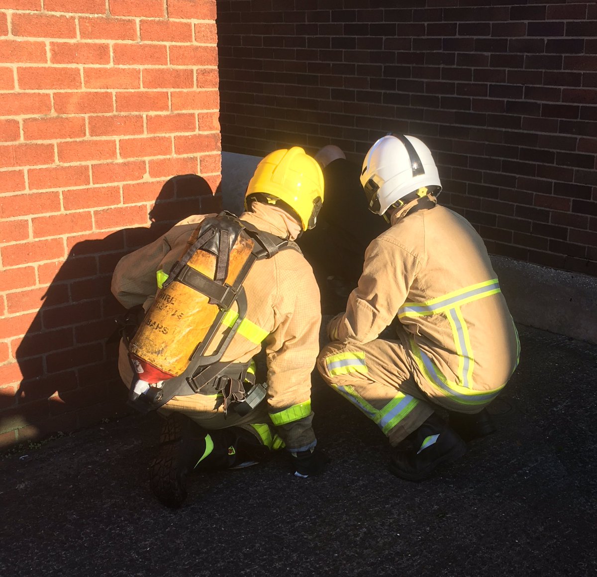 run_cj's tweet image. Informative day observing a @CheshireFire BA training course. Got the chance to use thermal imaging to track the progress of our BA teams during training. Thoroughly enjoyed it 😁 #FirefighterSkills #BreathingApparatus #BAprocedures #SearchAndRescue Training for excellence