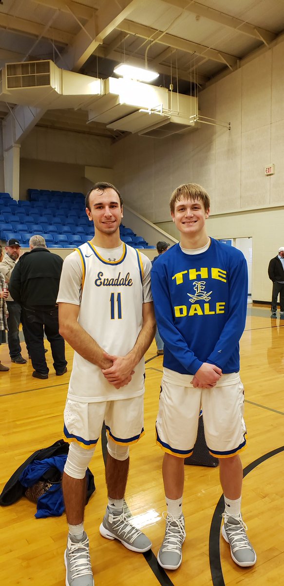 jacob_splawn's tweet photo. Happy birthday to a real one!! Hope your day is great man, ball out this year!! 🤞🏼 https://t.co/wUW0Jat7vy