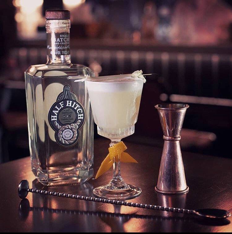 DukeGreenSW6's tweet image. Gin’gle all the way! It’s day 3 of our Christmas Calendar and @halfhitchgin are in tonight from 630pm for a power hour with some festive delights. Pop on in and get merry with us #parsonsgreen #gin #powerhour #Christmas2019