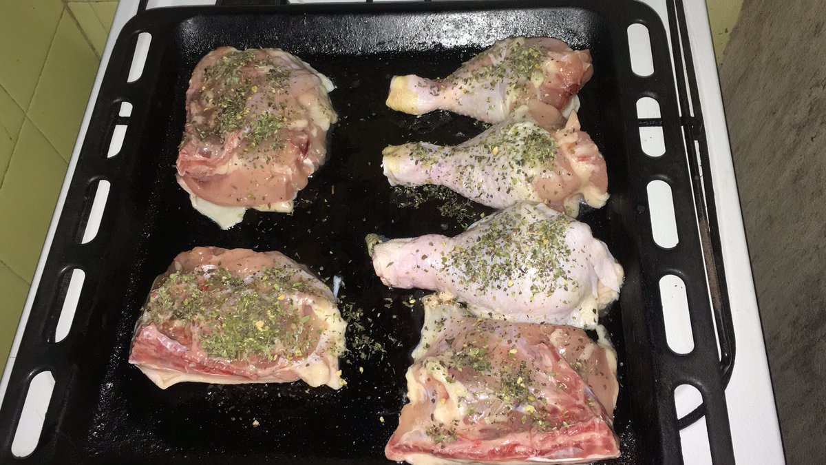 prettyboytenis's tweet photo. Lunes de pollo con ensaladita👏👏👏 https://t.co/v8cP5fwf0z