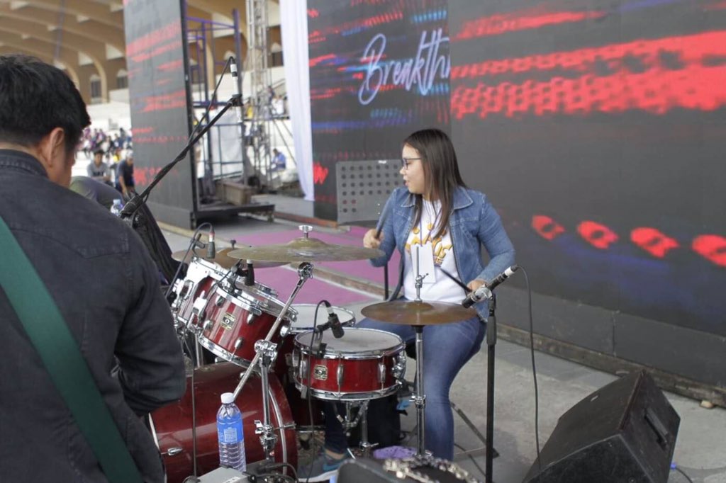 jaipotszxc's tweet photo. Jesus Reigns 2019! 👆🏻💕👑 To God be all the Glory!!! 👆🏻💕👑❤️
#JesusReigns2019 #WorshipIsALifestyle #GisingKabataanBand #DrumForJesus #YearOfRelease ❤️🥁👑 https://t.co/UDv6AKYmgB