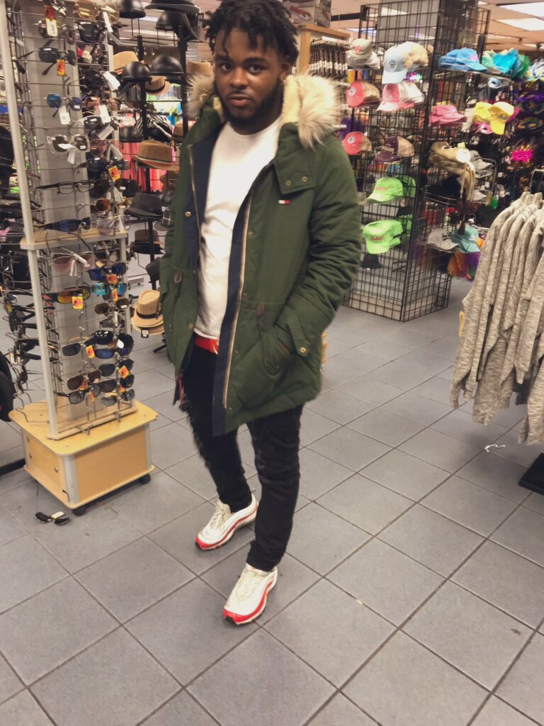 DaRealShotty_'s tweet photo. Ion Even Like These🤦🏾‍♂️ 
#$4l💰 https://t.co/mNrgfcml7L