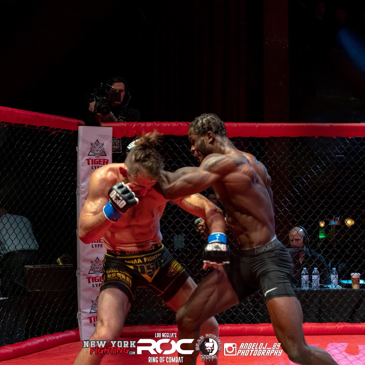 EXPLOSIVE POWER 
🧨💥
_
#ROCstars 
#ExplosivePower 
#RingOfCombat / #UFCFightPass