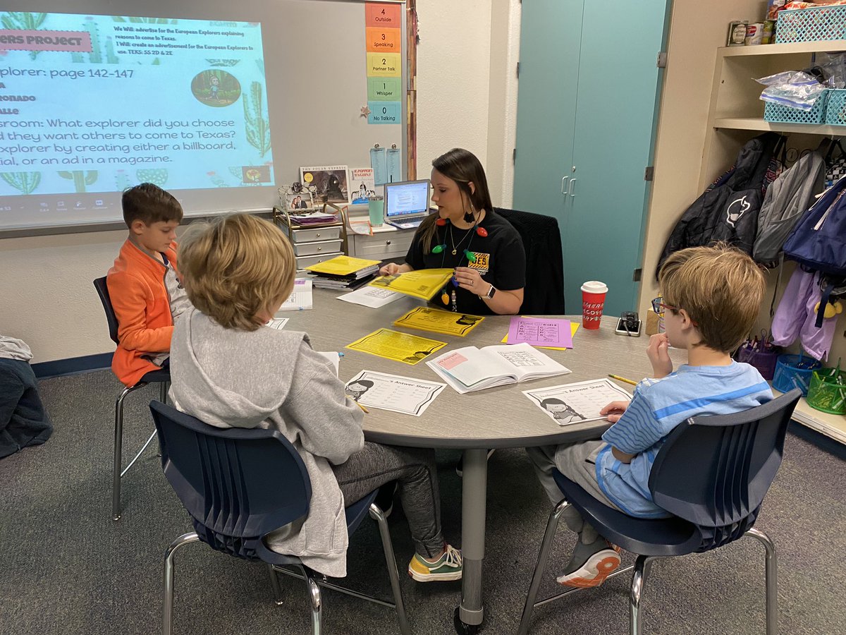 GESHale's tweet photo. During writer’s workshop @GEStfowler  pulls small groups to focus on revising and editing while @GESMauldin pulls students for individual assessments. Co-teaching in full effect! #GESshineon https://t.co/tOXvxNXw3z