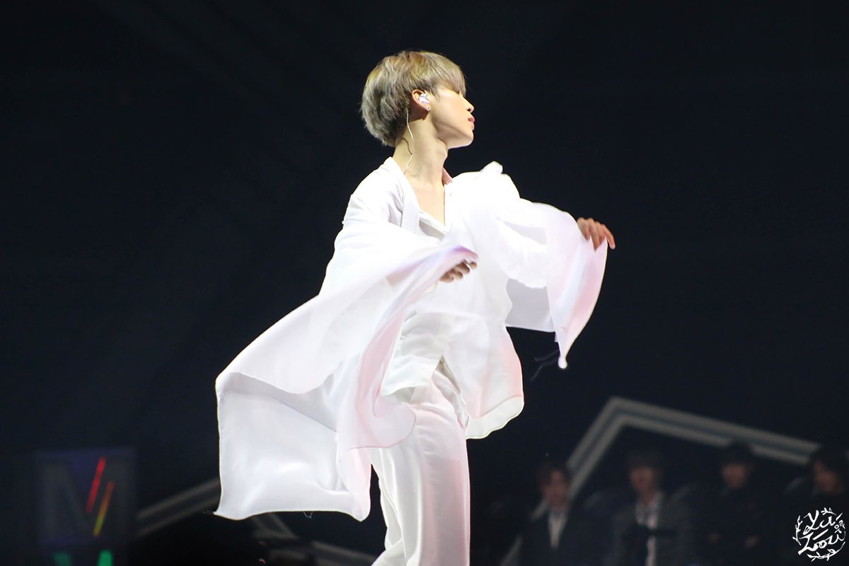 YuLouforBTS's tweet photo. 191130 MMA
너무 아름다워요...😭
#BTS #JIMIN #지민 https://t.co/D8iic8zQrX