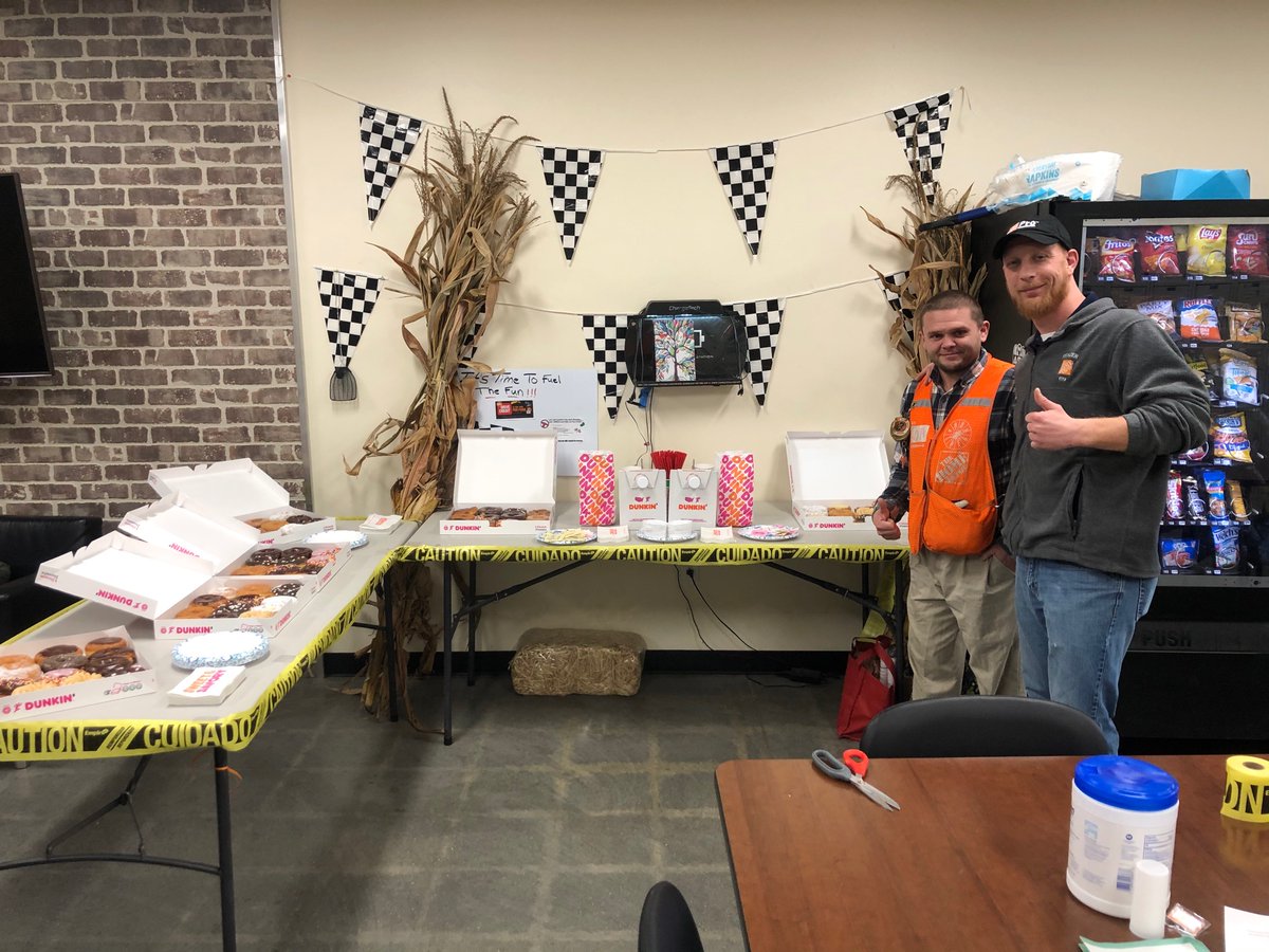 Celebrating 80 days of safe working here at the Frazer Home Depot #4119 - thank u Team!! Thank u Lot Tech Tommy and Pro DS John for setting up our event  <a href="/greenkelly95/">kelly green</a> <a href="/JessieWhiteman2/">Jessie Whiteman</a> <a href="/Jenn_Potter81/">Jenn Potter</a> <a href="/Katrina0596/">Katrina Spina</a>