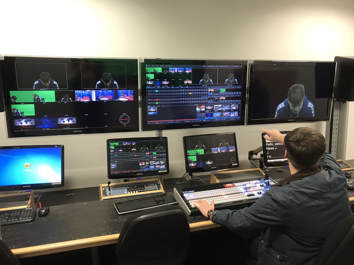leggottmedia's tweet photo. Students are enjoying there time!! @gifhe 
#johnleggottcollege #filmmediagamesjlc #thisistheplace @JohnLeggottColl @UCGFdATV https://t.co/ekxymbKvPN