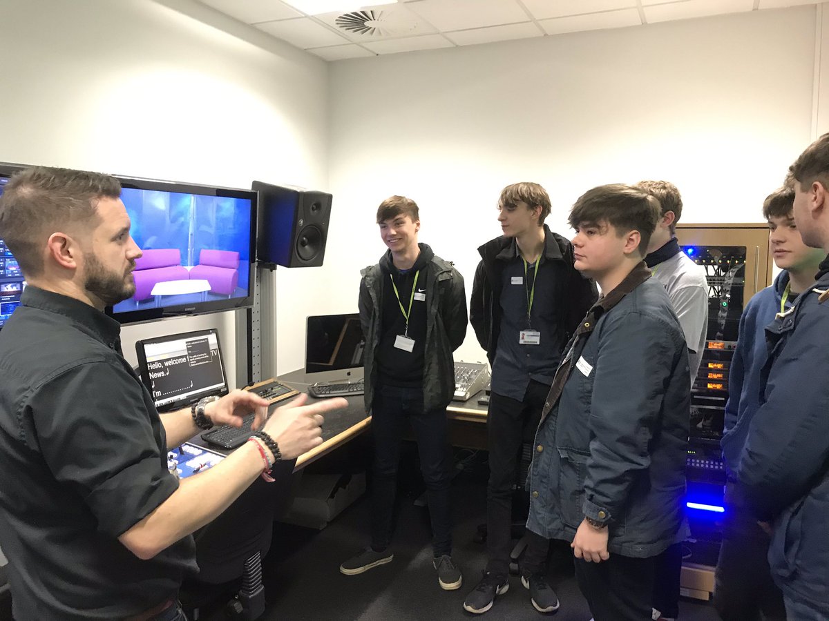 leggottmedia's tweet photo. Students are enjoying there time!! @gifhe 
#johnleggottcollege #filmmediagamesjlc #thisistheplace @JohnLeggottColl @UCGFdATV https://t.co/ekxymbKvPN