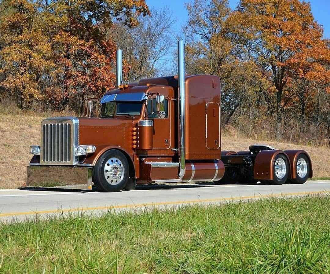 #semitruckpage #peterbilt #freighthauler #trucking #longnose #semitrucklife #dieselengines @semitruckpage