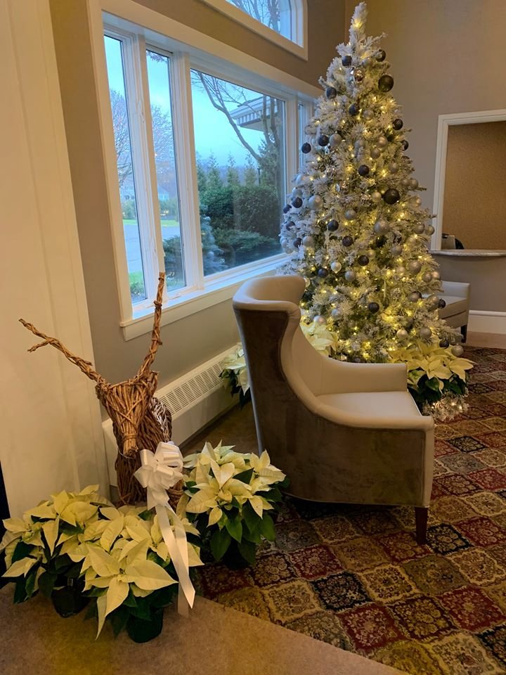 Seasons Greetings, from our Quidnessett family to yours 💚