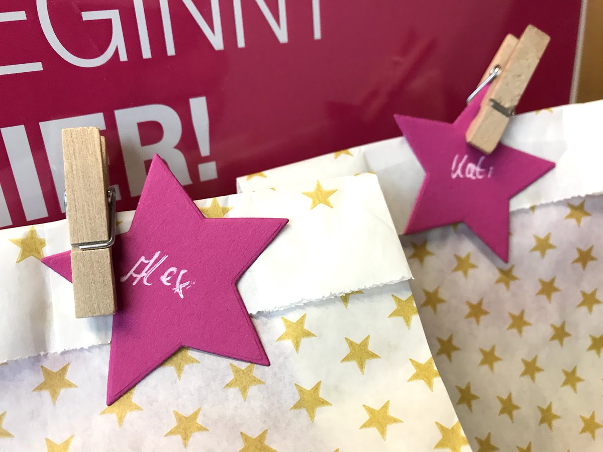 winfried_ebner's tweet photo. Hallo @katizair &amp; @alexluyken, ein(e) Unbekannte(r) hat uns einen Glücksgruß für 2020 gesendet... 🍀

DANKE 😊

#DieGuides #TelekomBotschafter
#AndersArbeiten #telekomwall https://t.co/e0klLnQyRG