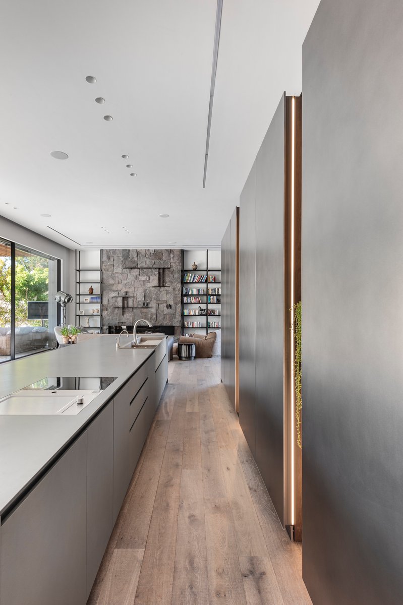 Project by Modulnova Tel Aviv, Israel Architect. Lev Gargir לב-גרגיר אדריכלים Ph. Oded Smadar #modulnova #modulnovakitchen #modulnovaprojects #modulnovaisrael Visualizza traduzione