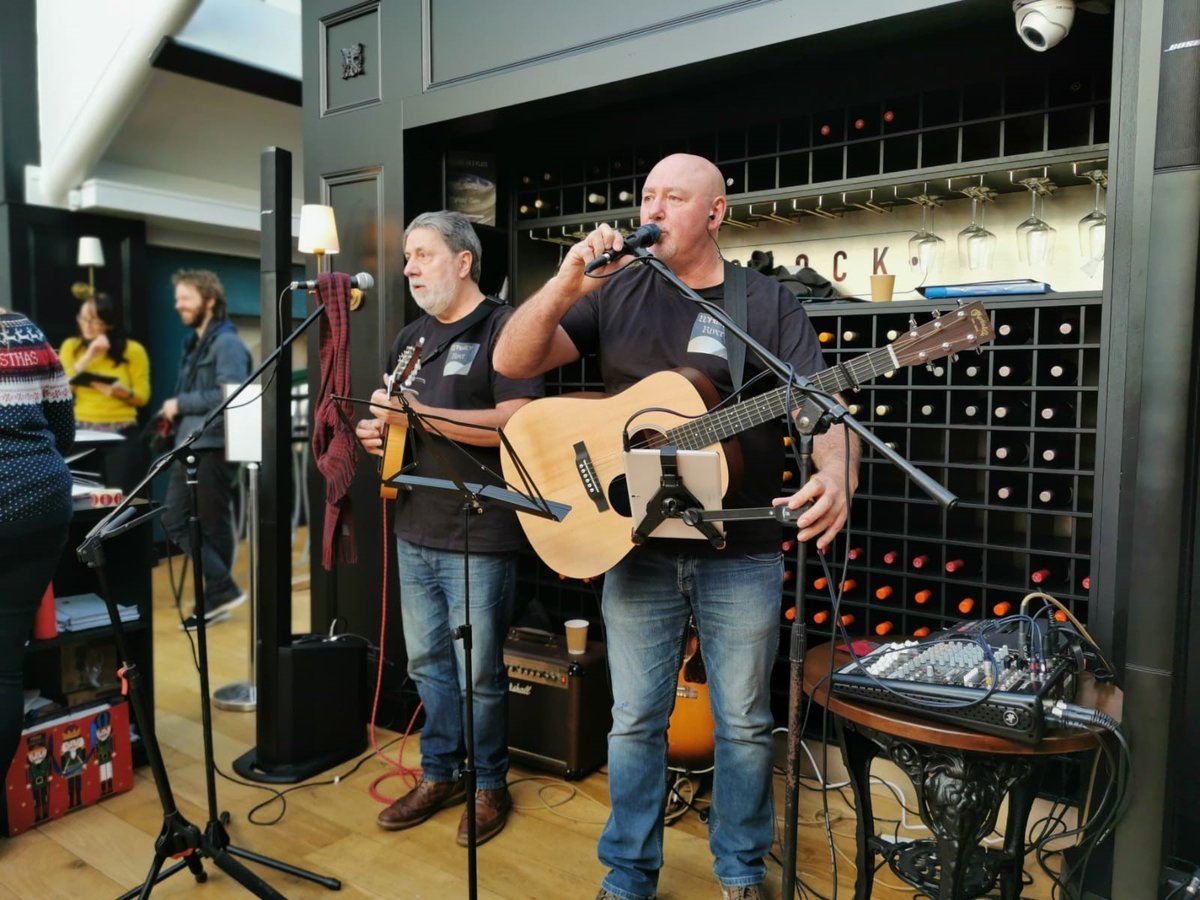 Getting into the Christmas spirit at the Simon Community Lunch with music and festive cheer. Special thanks to Danny Millar for hosting this event at a lovely venue. To all our guests, clients and volunteers for making this possible. #doittherightway #CharityTuesday