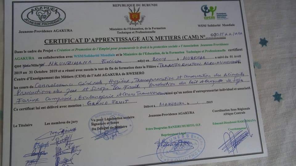 LaNovaBurundi's tweet photo. #Burundi #Agakura (Asbl partenaire de WSM au #Burundi ) a certifié ce mardi 3 Décembre 2019, 77 lauréats. Ils sont formés en couture, mécanique, menuiserie et en transformation agro-alimentaire.
C'est sur la Colline #Rwesero, commune Makebuko, province @Gitega https://t.co/3RZ6yLz2x1