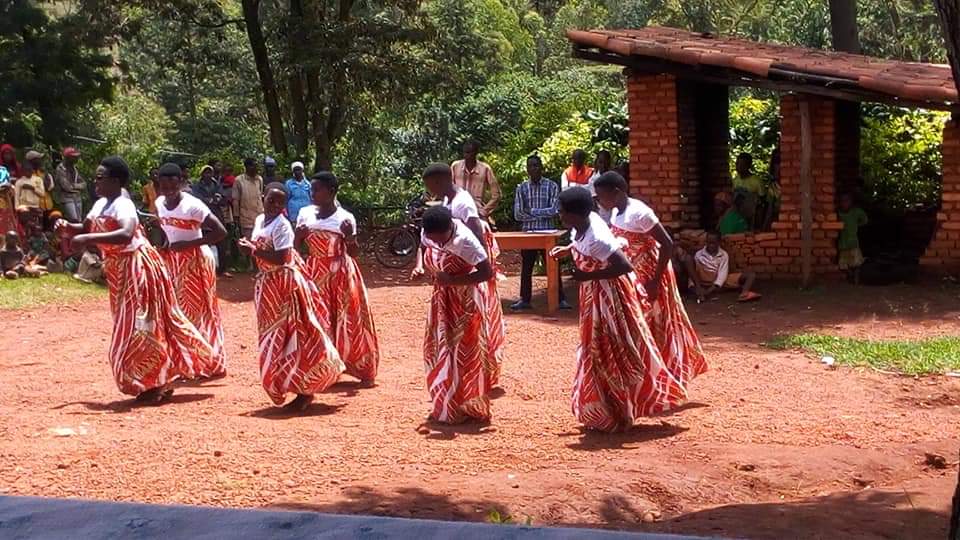 LaNovaBurundi's tweet photo. #Burundi #Agakura (Asbl partenaire de WSM au #Burundi ) a certifié ce mardi 3 Décembre 2019, 77 lauréats. Ils sont formés en couture, mécanique, menuiserie et en transformation agro-alimentaire.
C'est sur la Colline #Rwesero, commune Makebuko, province @Gitega https://t.co/3RZ6yLz2x1