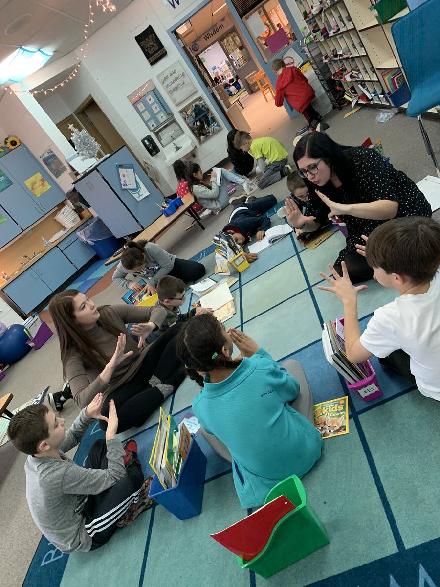 sglasser3's tweet photo. Reading away in room 7! @MsMcNally_ @MsConnollyRR @HamiltonHawks82 https://t.co/ugDynAwHp2