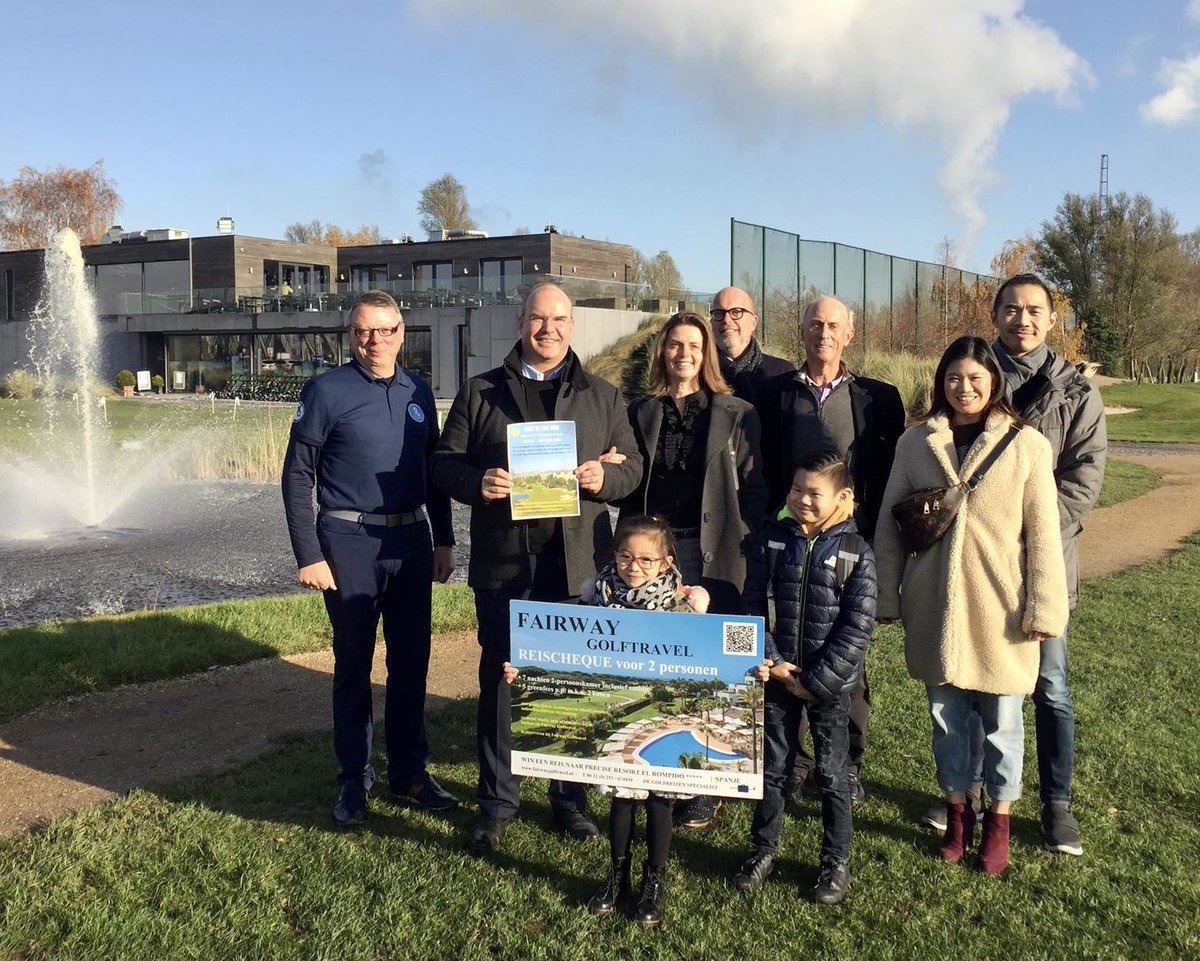 GolfBeatsCancer's tweet image. Winnaars van de #GBCTour2019 reizen geschonken door @fairwaygolfreis waren heeeeel blij met deze prachtige prijzen.
Wij vonden het ook leuk om deze te mogen overhandigen 💙
#golfisfun #topsponsors