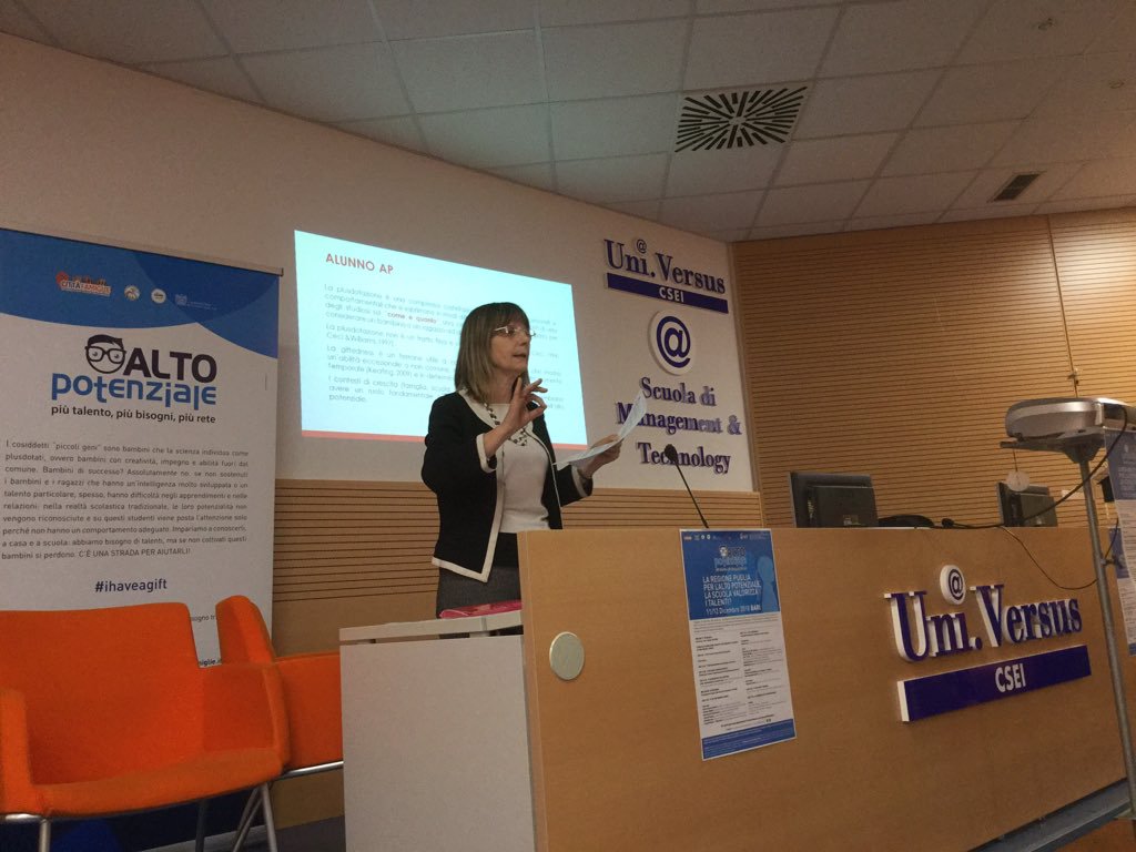 tfd_acqua's tweet image. Bambini #gifted🔬Iscrizioni ancora aperte per il Corso di formazione tenuto dalla prof. Maria Assunta Zanetti e dallo staff del #LabTalento che si terrà a #Bari Ascoltiamo le parole della prof.Zanetti
m.youtube.com/watch?v=5NQ--i… 
Per info👉cittafamiglie.it/2019/11/05/bam…