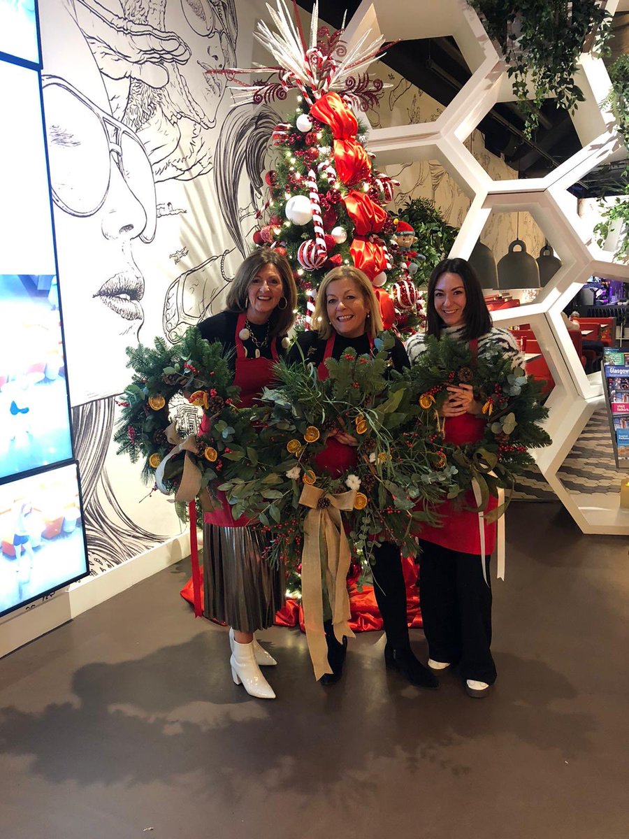 J18HOU's tweet photo. Fabulous class, wreath making with @mudurbanflowers see you next year 🎄❄️ https://t.co/dEWoUKsdfy